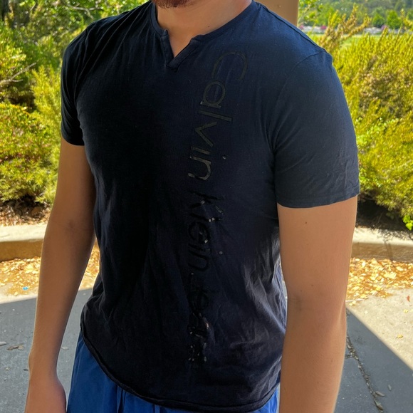 CALVIN KLEIN JEANS MEN V NECK T SHIRT NAVY BLUE CASUAL PARTY NIGHT OUT SIGNATURE - Picture 4 of 16